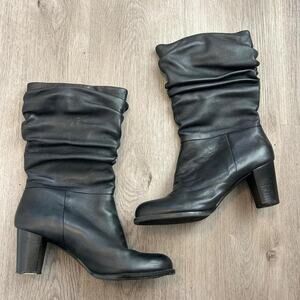 Naturalizer black leather slouch shark